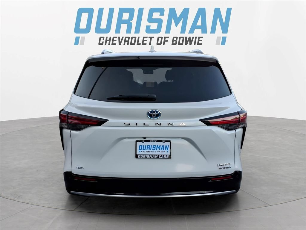 Used 2024 Toyota Sienna Limited AWD/4WD image 4