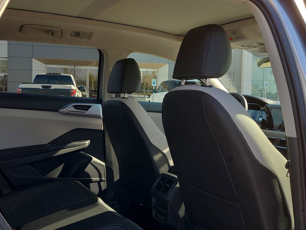 New 2026 Volkswagen Taos SE image 18