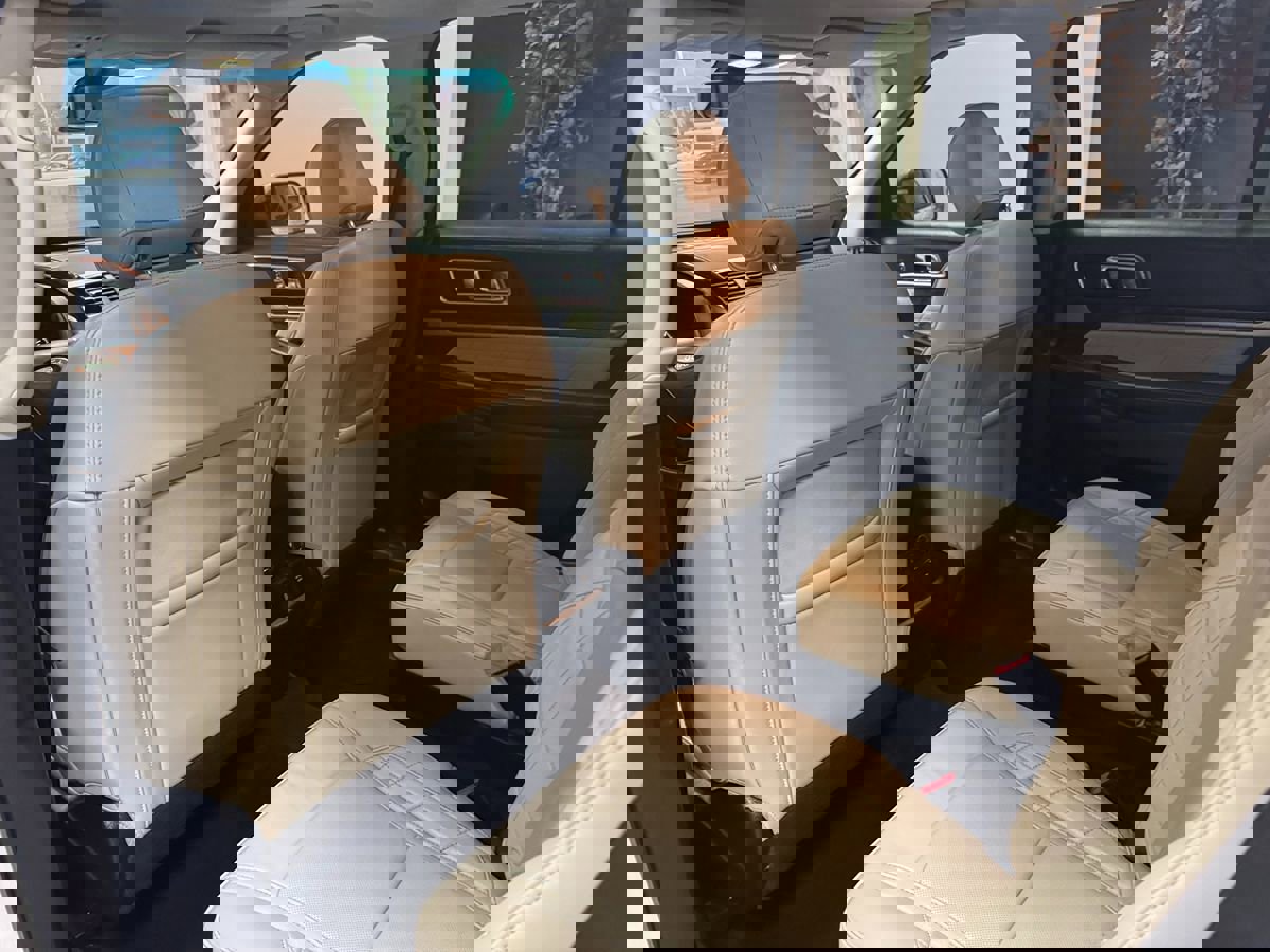 Used 2016 Ford Explorer Platinum image 41