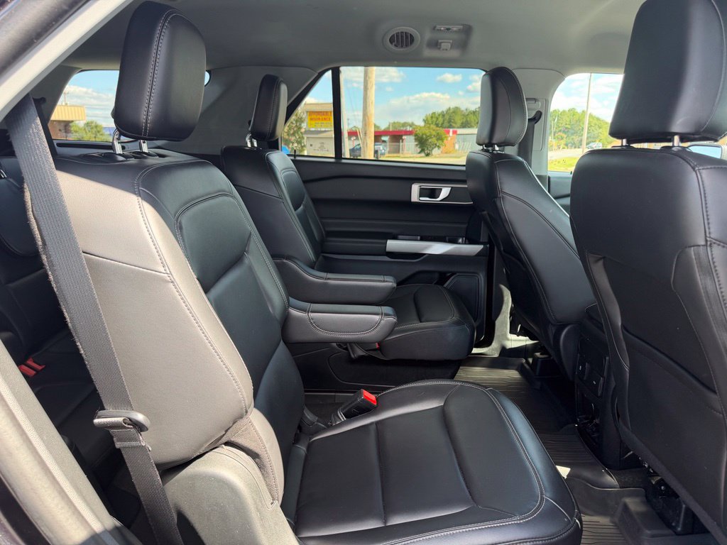 Used 2023 Ford Explorer XLT w/ Equipment Group 202A AWD/4WD image 36