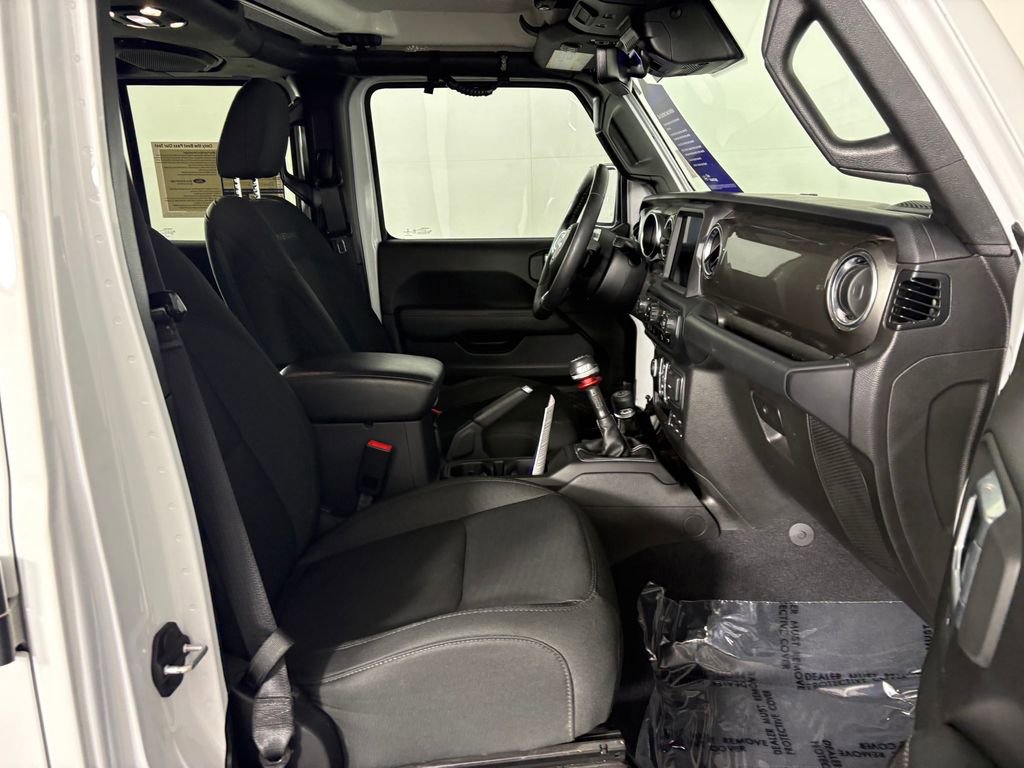 Used 2020 Jeep Gladiator Overland AWD/4WD image 34