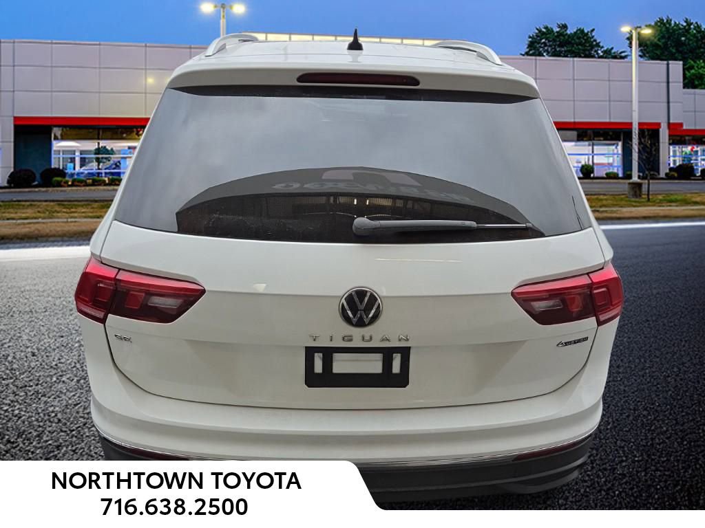Used 2022 Volkswagen Tiguan SE w/ Panoramic Sunroof Package image 7