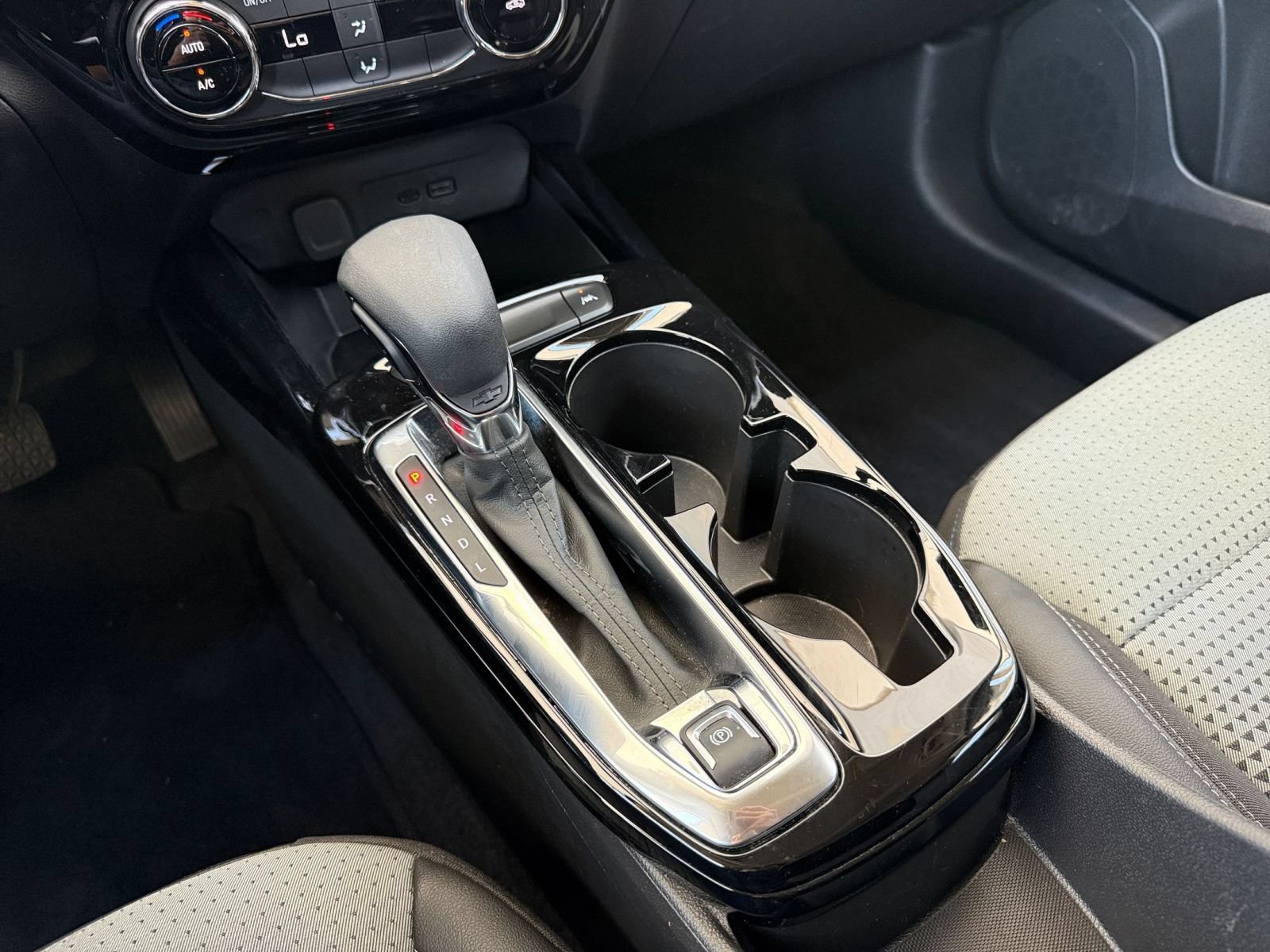 Used 2025 Chevrolet Trax LT FWD image 41
