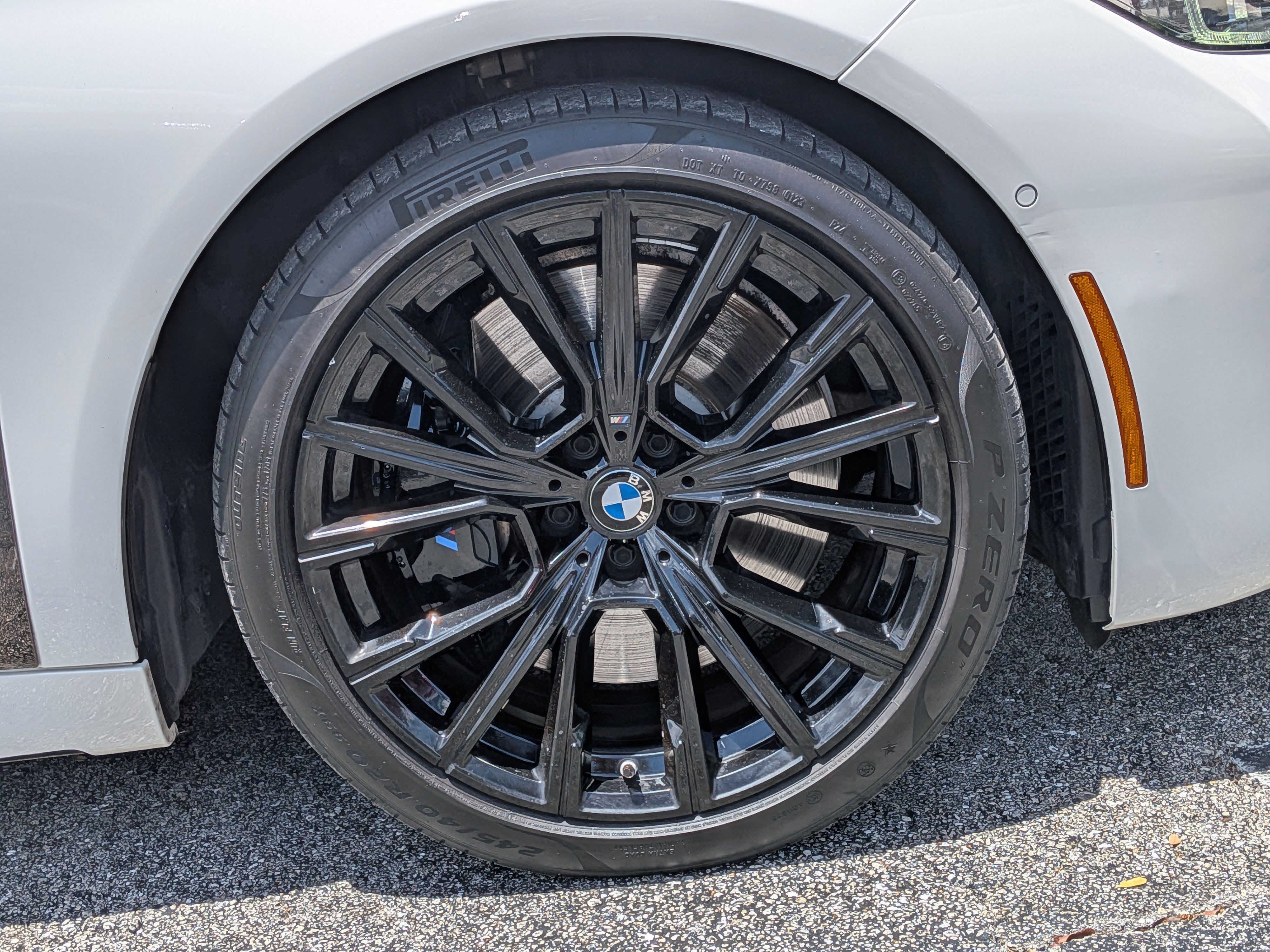 Used 2022 BMW 740i w/ M Sport Package RWD image 11