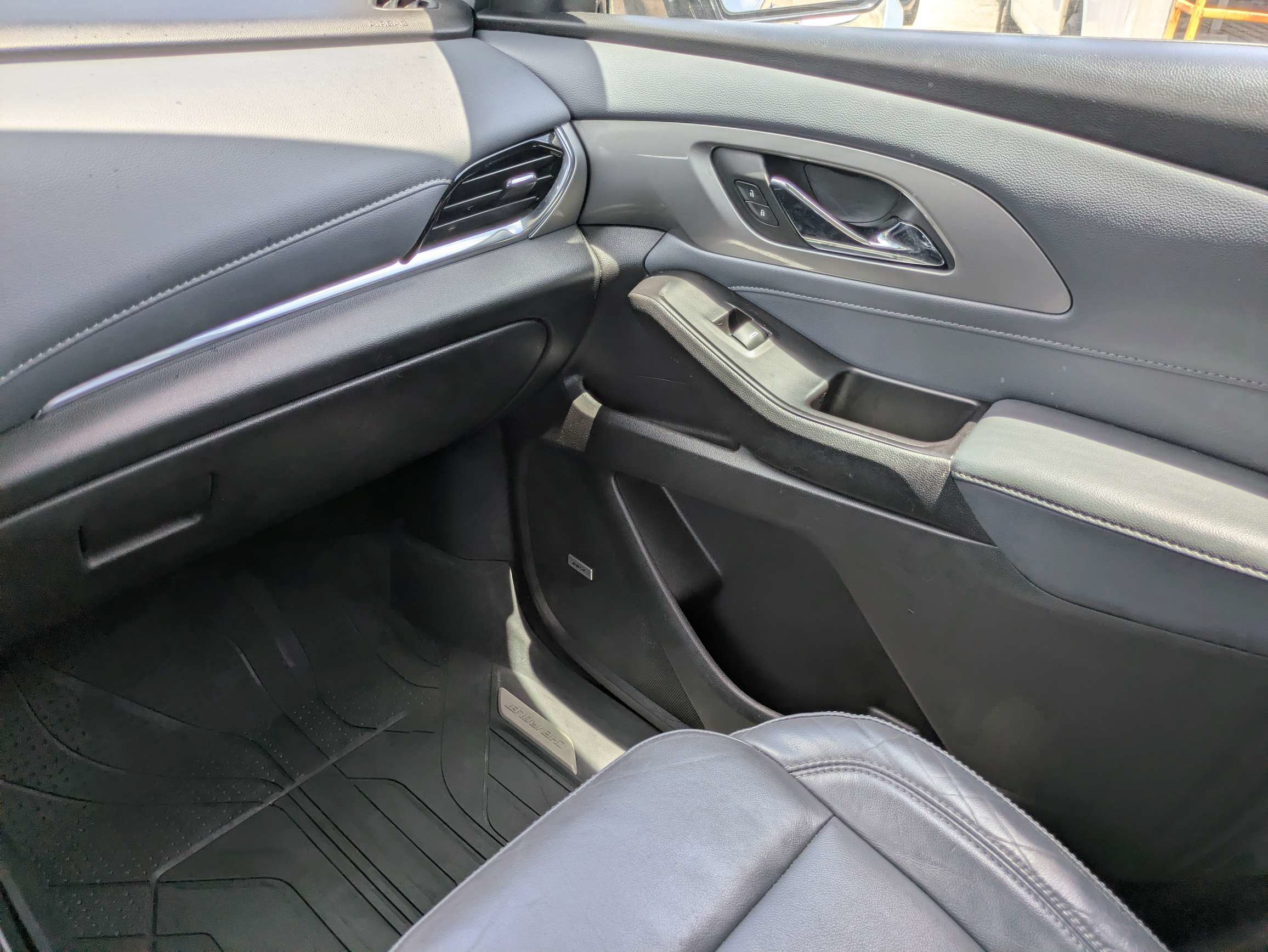 Certified 2019 Chevrolet Traverse LT w/ LT Premium Package FWD image 12
