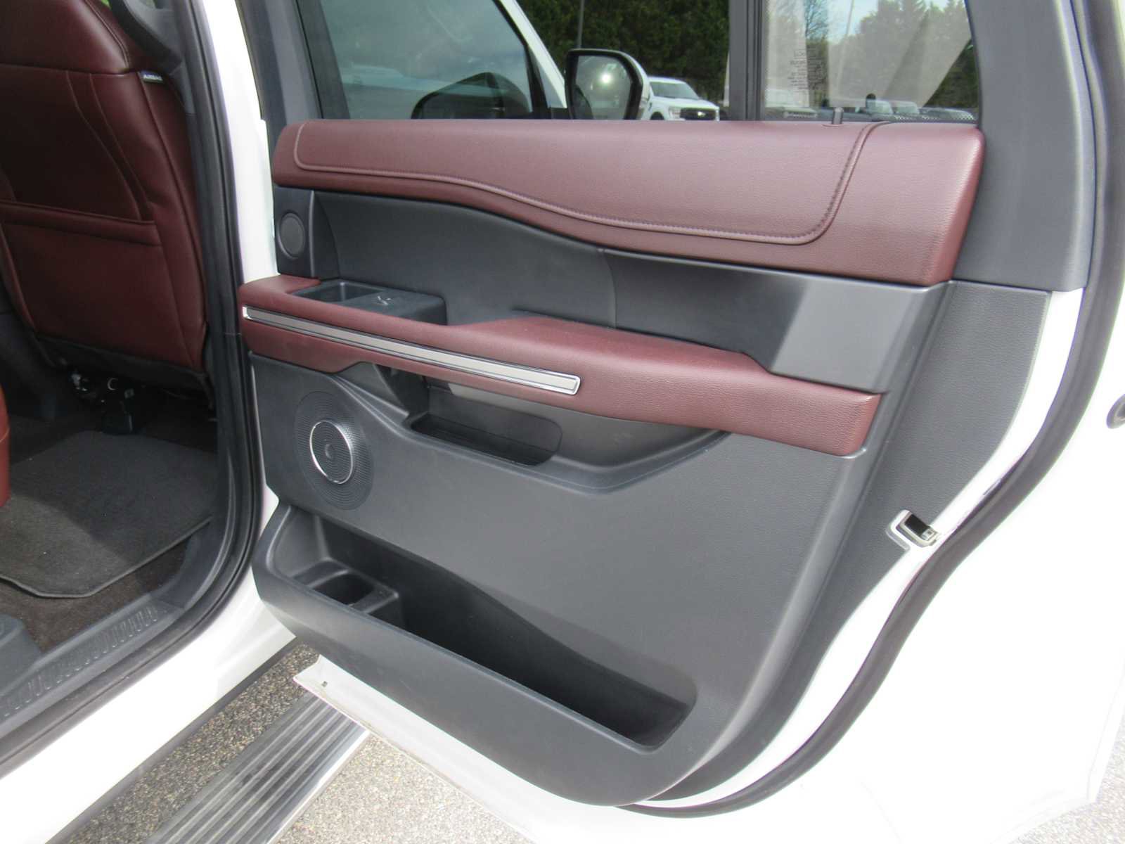 Used 2022 Ford Expedition Max Limited image 24