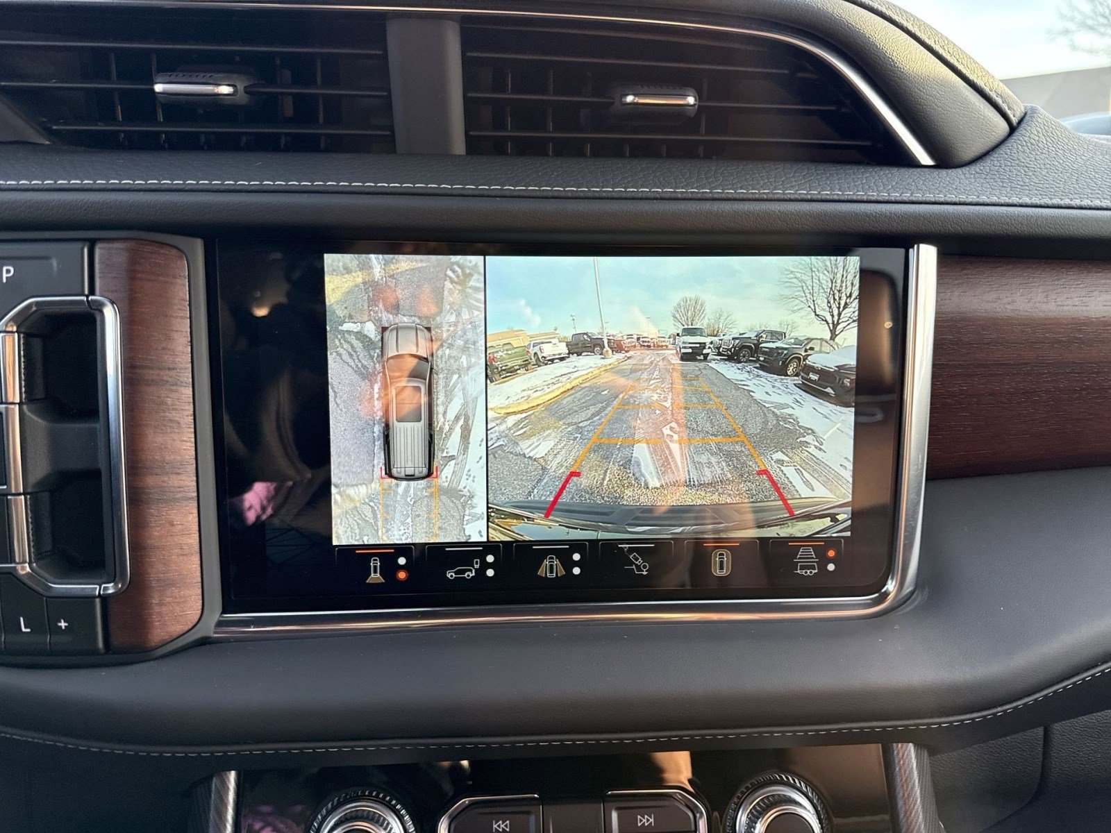 Used 2023 GMC Yukon Denali Ultimate image 18