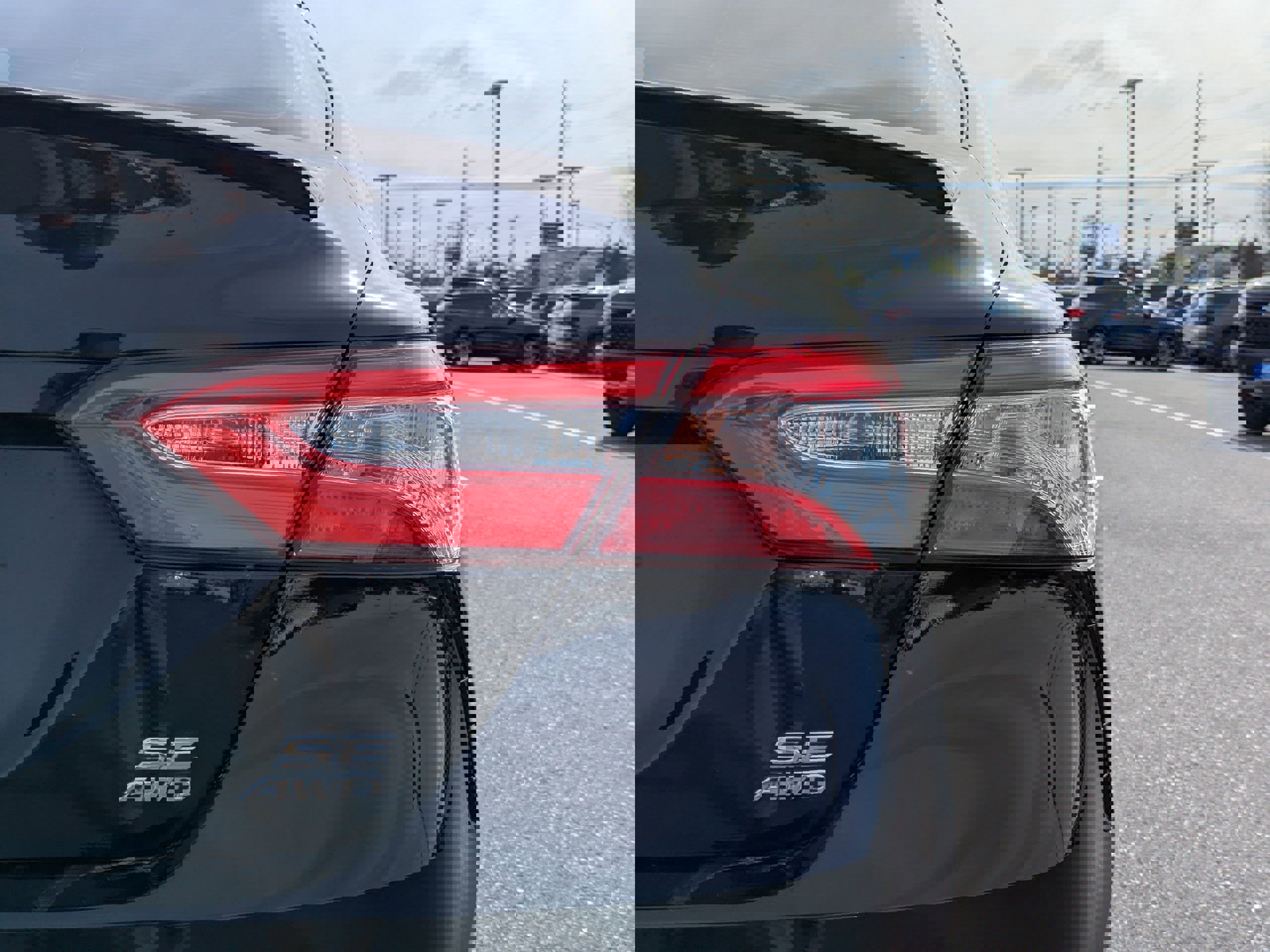 Used 2020 Toyota Camry SE w/ Cold Weather Package image 44