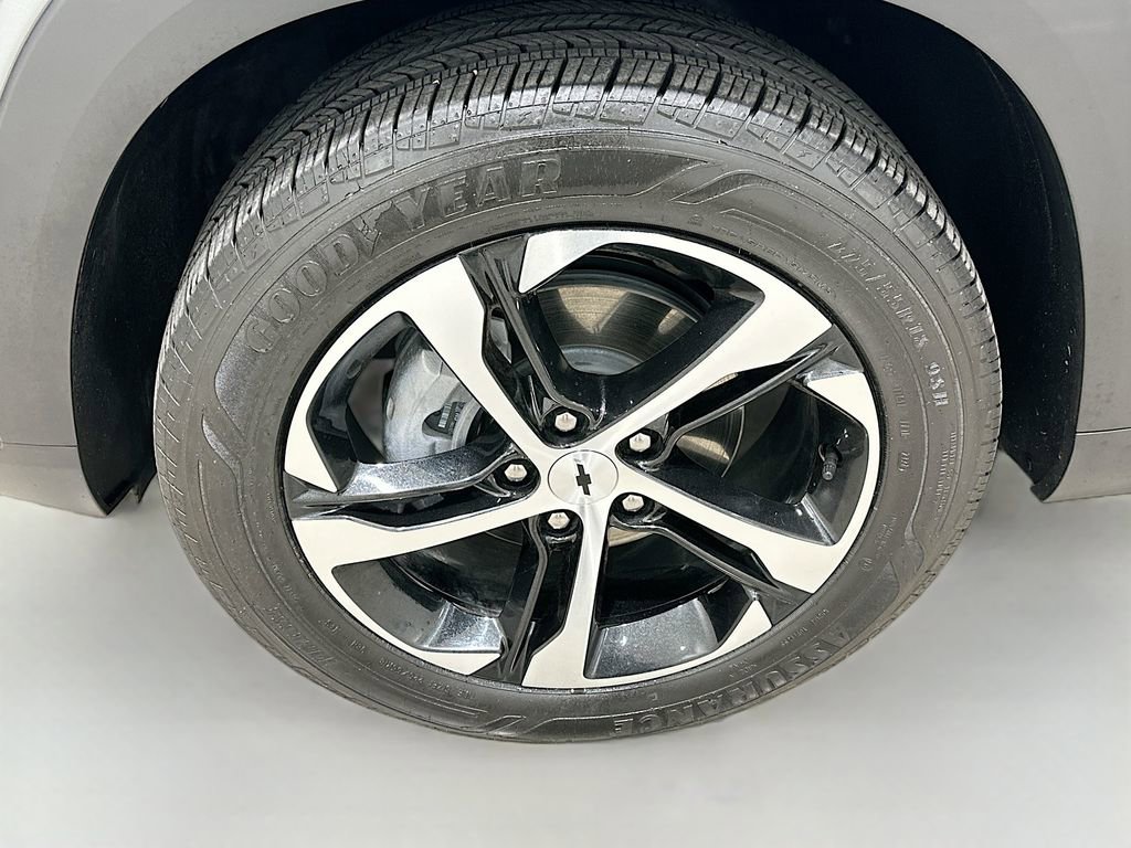 Certified 2026 Chevrolet Trax RS w/ Sunroof Package FWD image 33