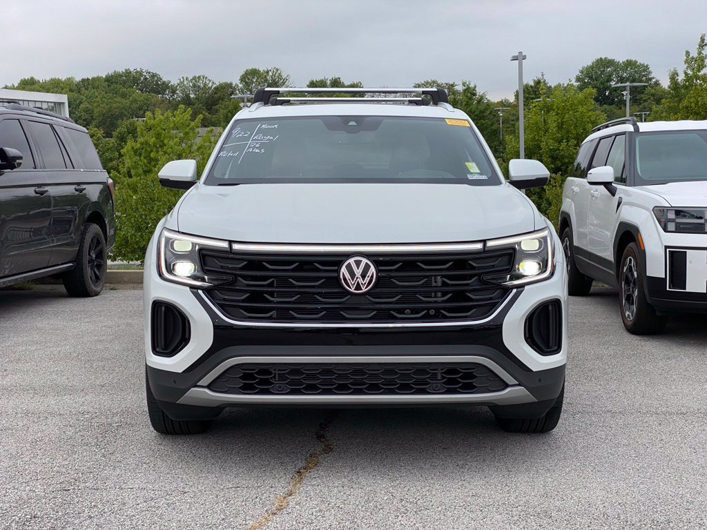 Used 2026 Volkswagen Atlas Cross Sport SEL AWD/4WD image 2
