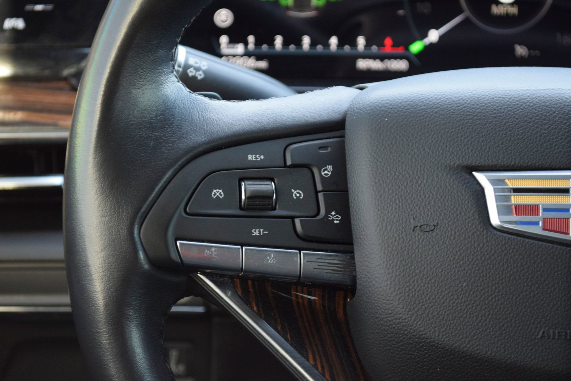 Used 2023 Cadillac Escalade Luxury image 9