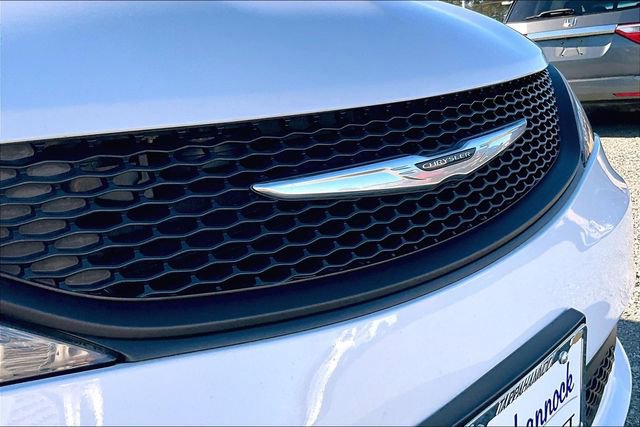 Used 2024 Chrysler Voyager LX image 31