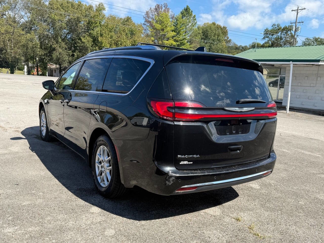 Used 2021 Chrysler Pacifica Touring-L image 4