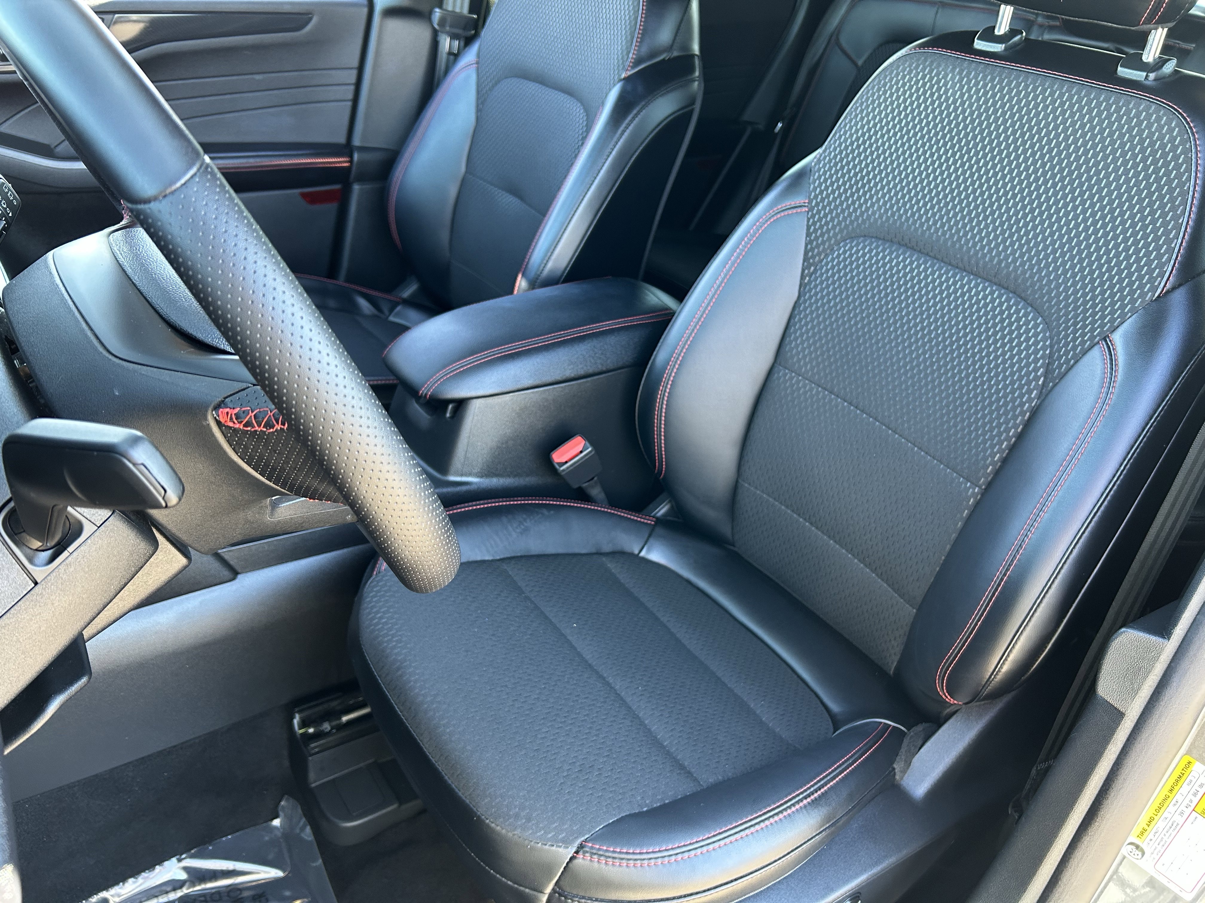 Used 2025 Ford Escape ST-Line image 19