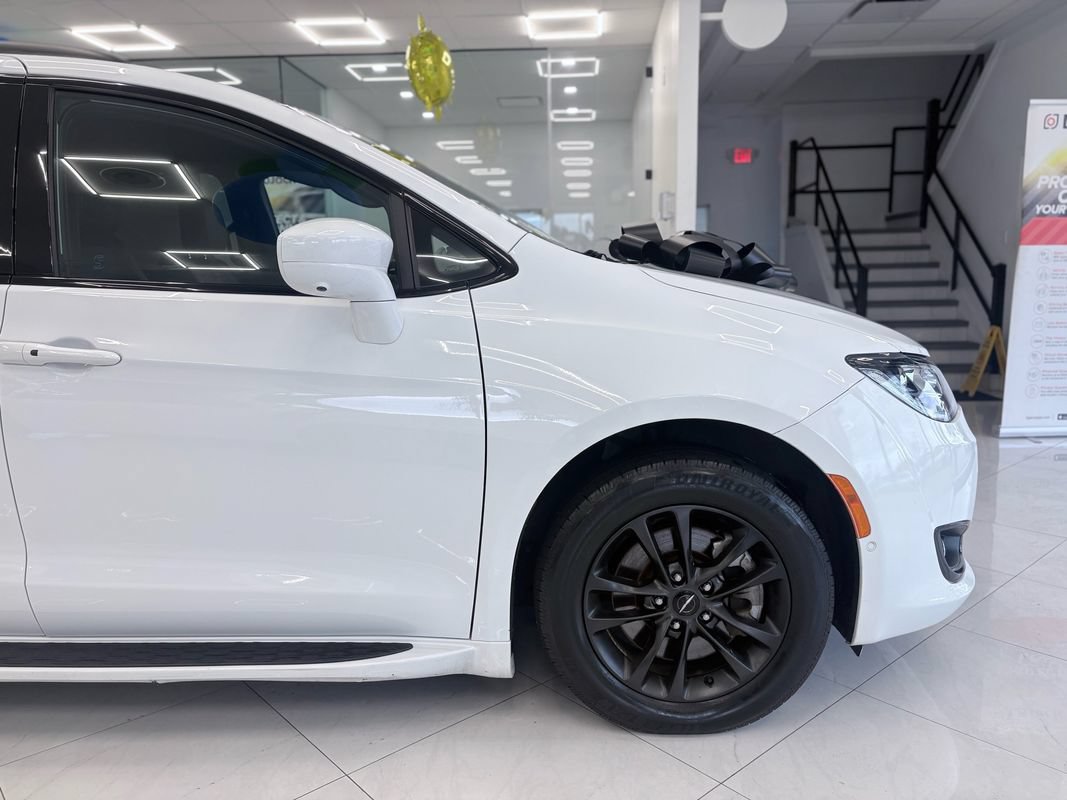 Used 2020 Chrysler Pacifica Touring-L w/ Advanced Safetytec Group AWD/4WD image 9