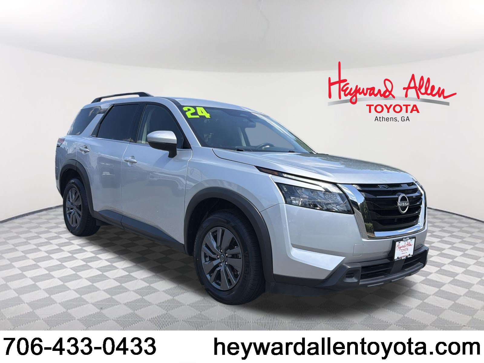 Used 2024 Nissan Pathfinder SV AWD/4WD image 1