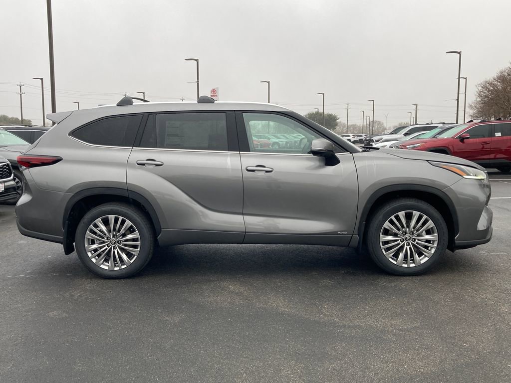 New 2026 Toyota Highlander Platinum AWD/4WD image 4