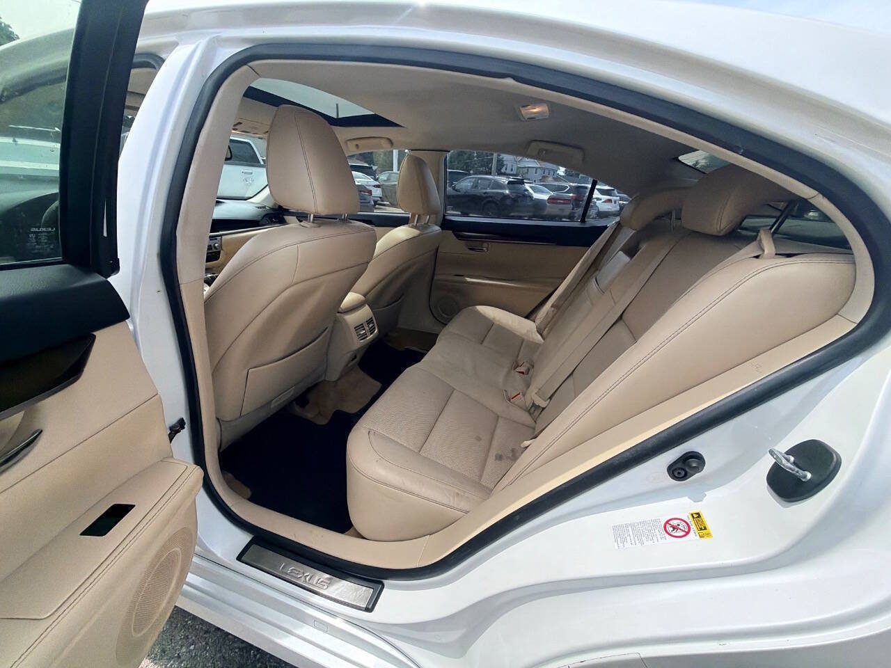 Used 2014 Lexus ES 350 w/ Luxury Package FWD image 35