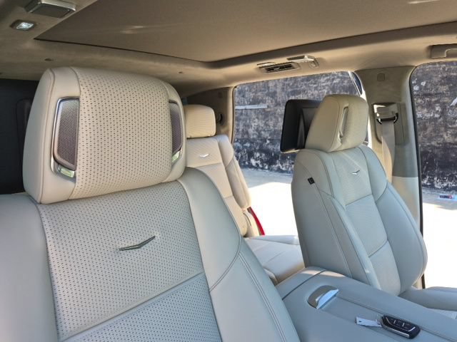 New 2026 Cadillac Escalade Platinum Sport w/ LPO, ONYX Package AWD/4WD image 21