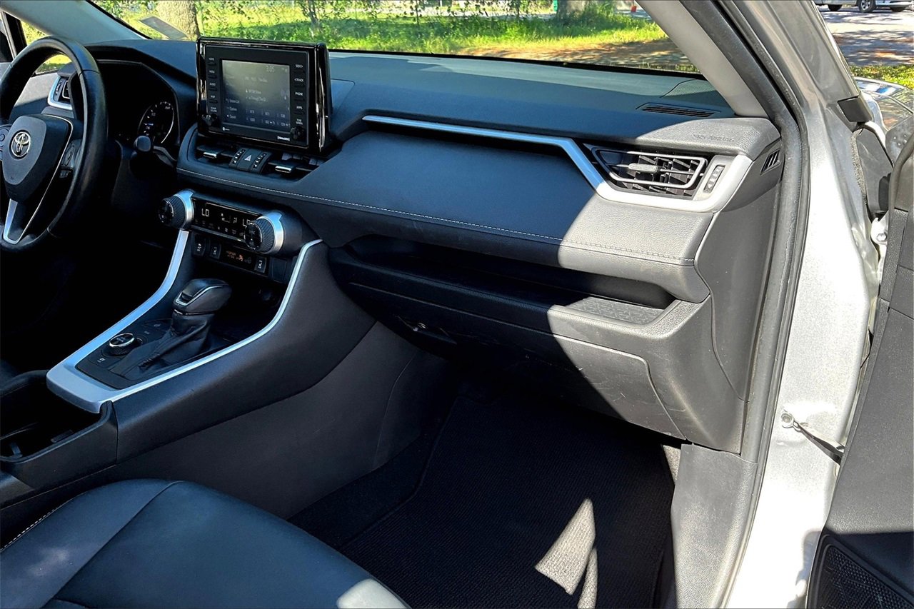 Used 2022 Toyota RAV4 XLE Premium image 22