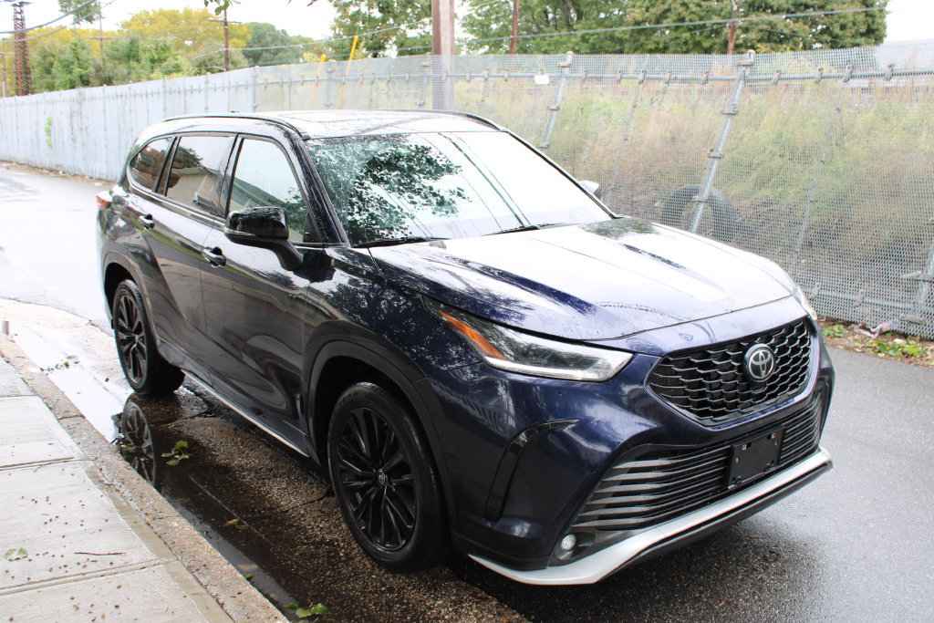 Used 2025 Toyota Highlander XSE AWD/4WD image 4