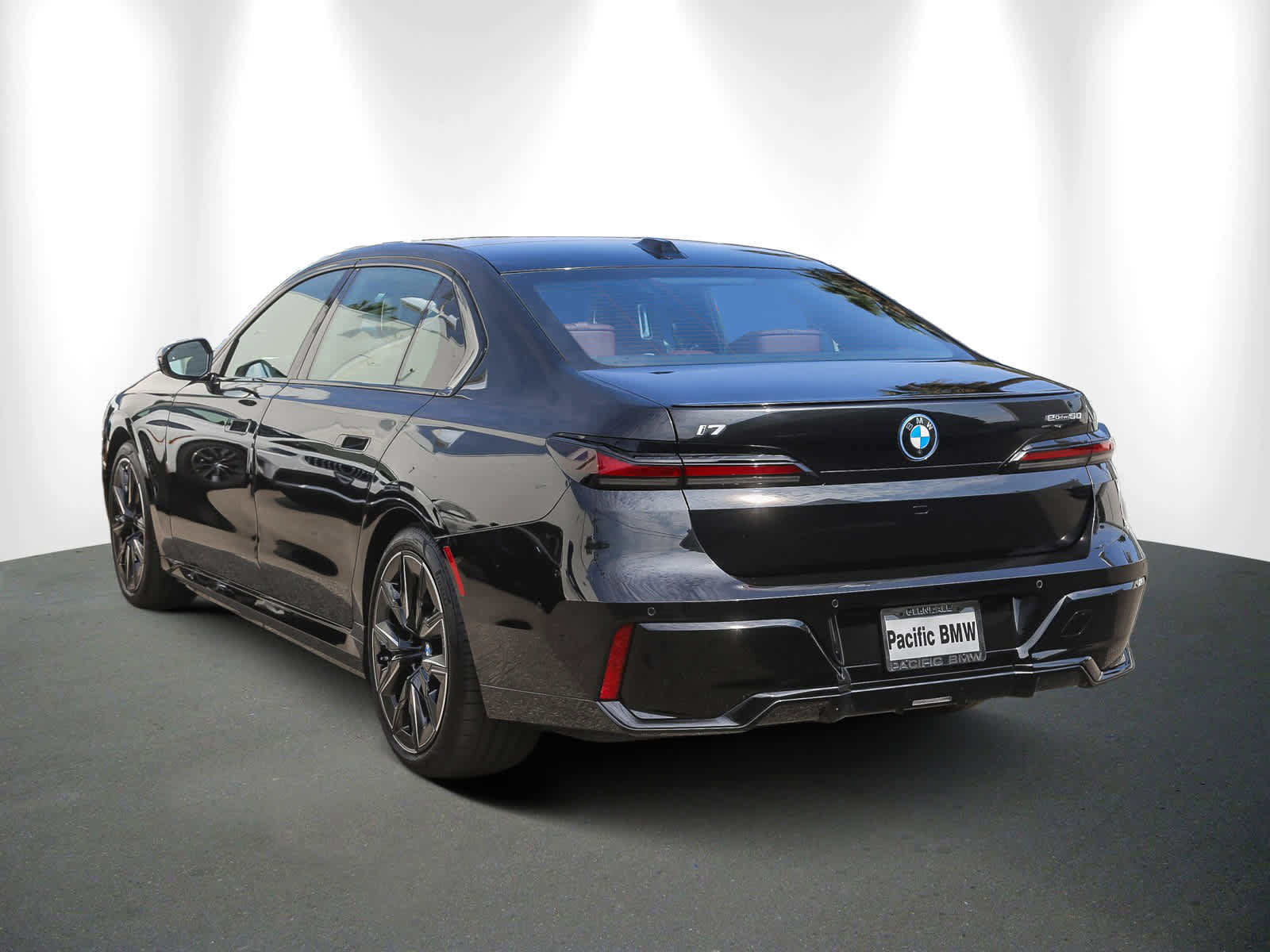 Used 2025 BMW i7 eDrive50 w/ M Sport Package image 4