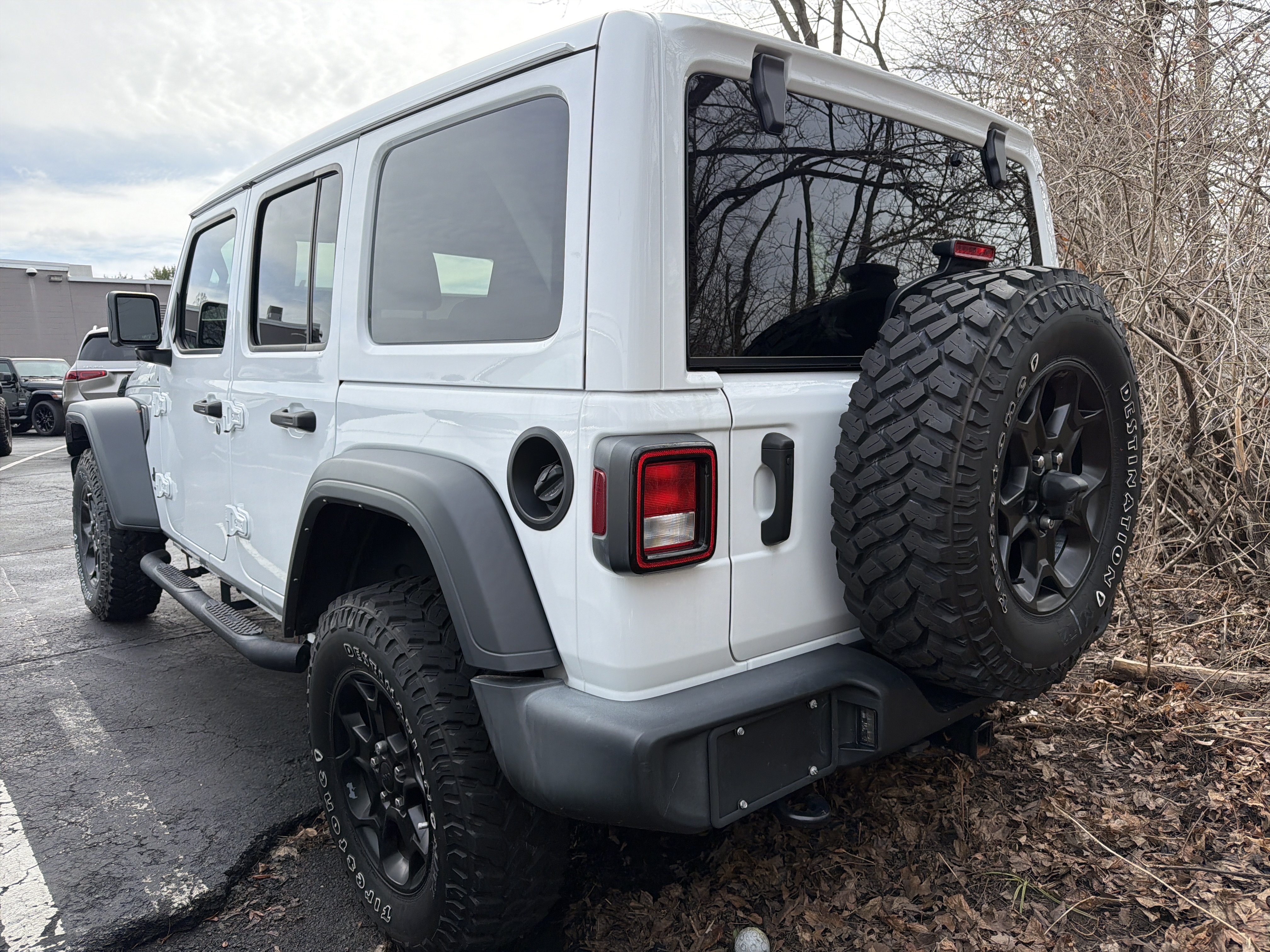Used 2023 Jeep Wrangler Unlimited Willys AWD/4WD image 4