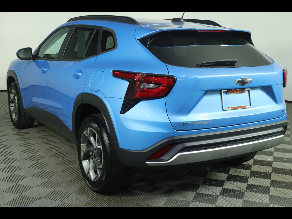Used 2025 Chevrolet Trax LT w/ Driver Confidence Package FWD image 13