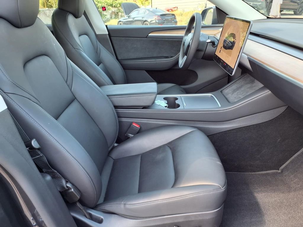 Used 2025 Tesla Model Y Long Range RWD image 13