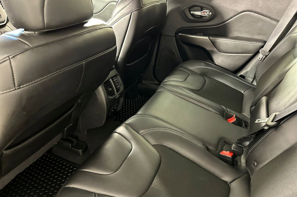 Used 2019 Jeep Cherokee Latitude Plus w/ Cold Weather Group image 13