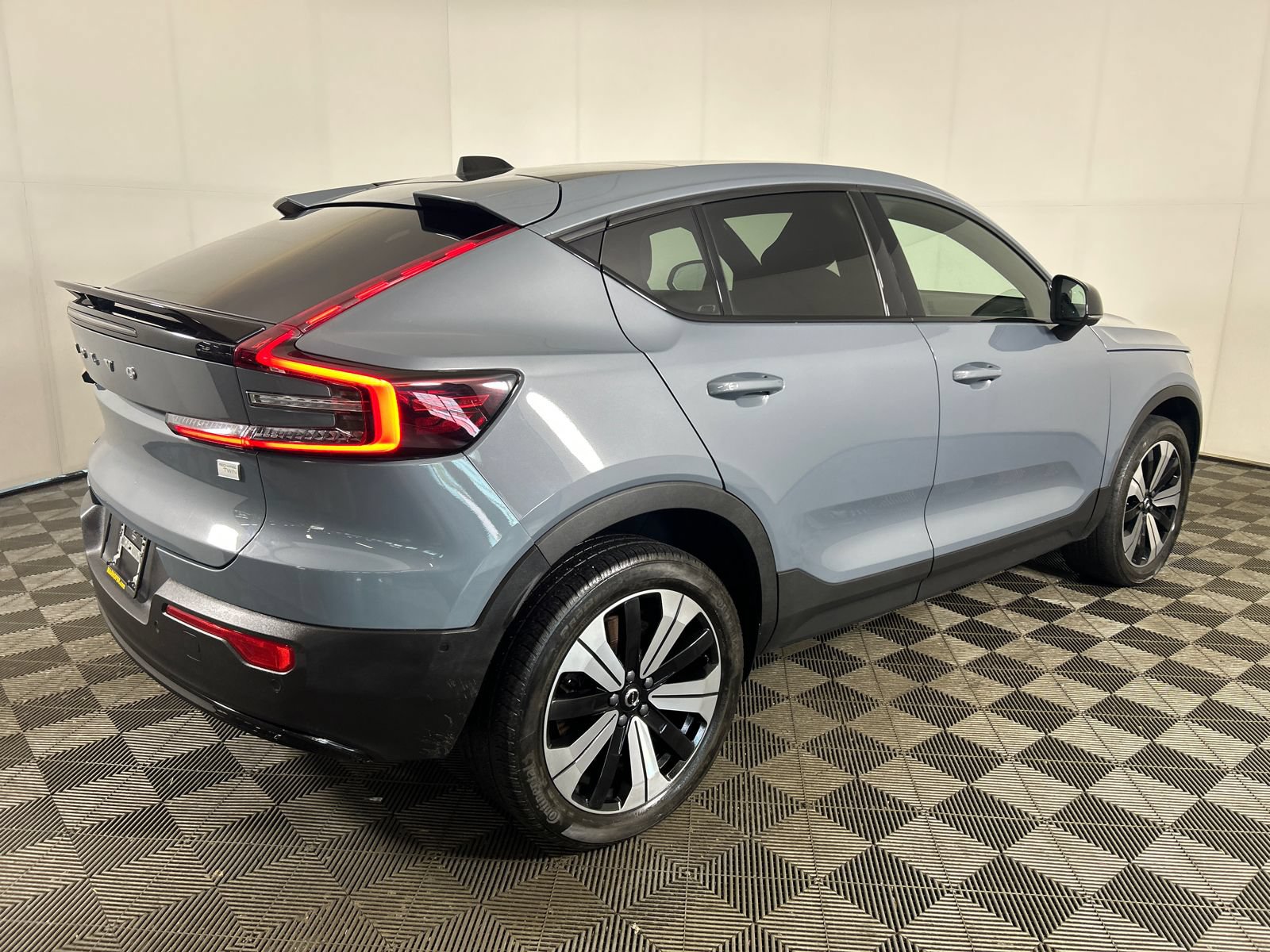 Used 2023 Volvo C40 P8 Recharge Plus AWD/4WD image 2