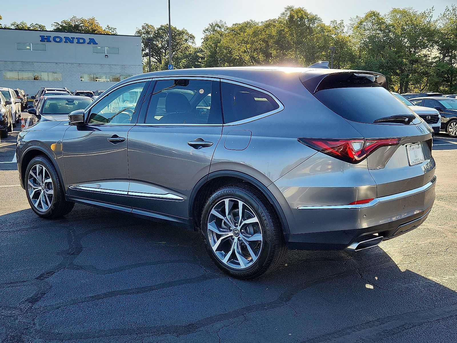 Used 2024 Acura MDX w/ Technology Package AWD/4WD image 4