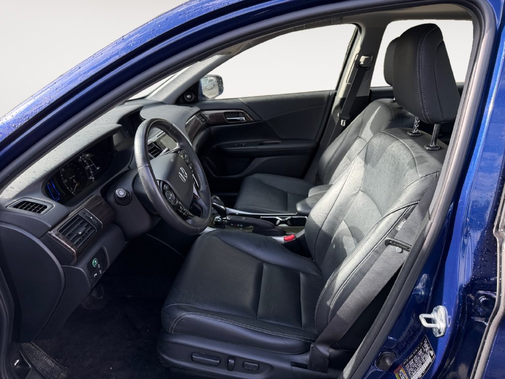 Used 2017 Honda Accord Touring image 9