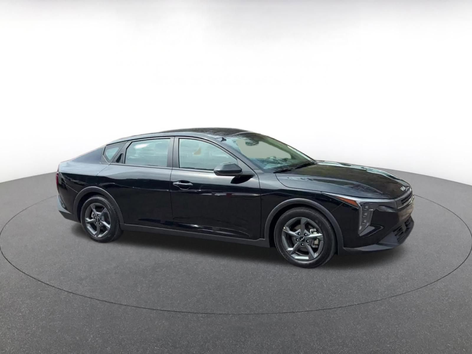 Used 2025 Kia K4 LXS image 2