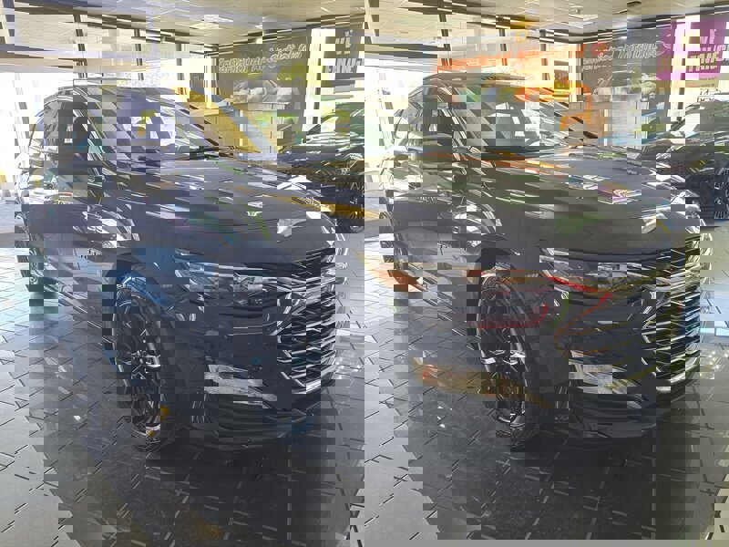 Used 2023 Chevrolet Malibu LT image 3