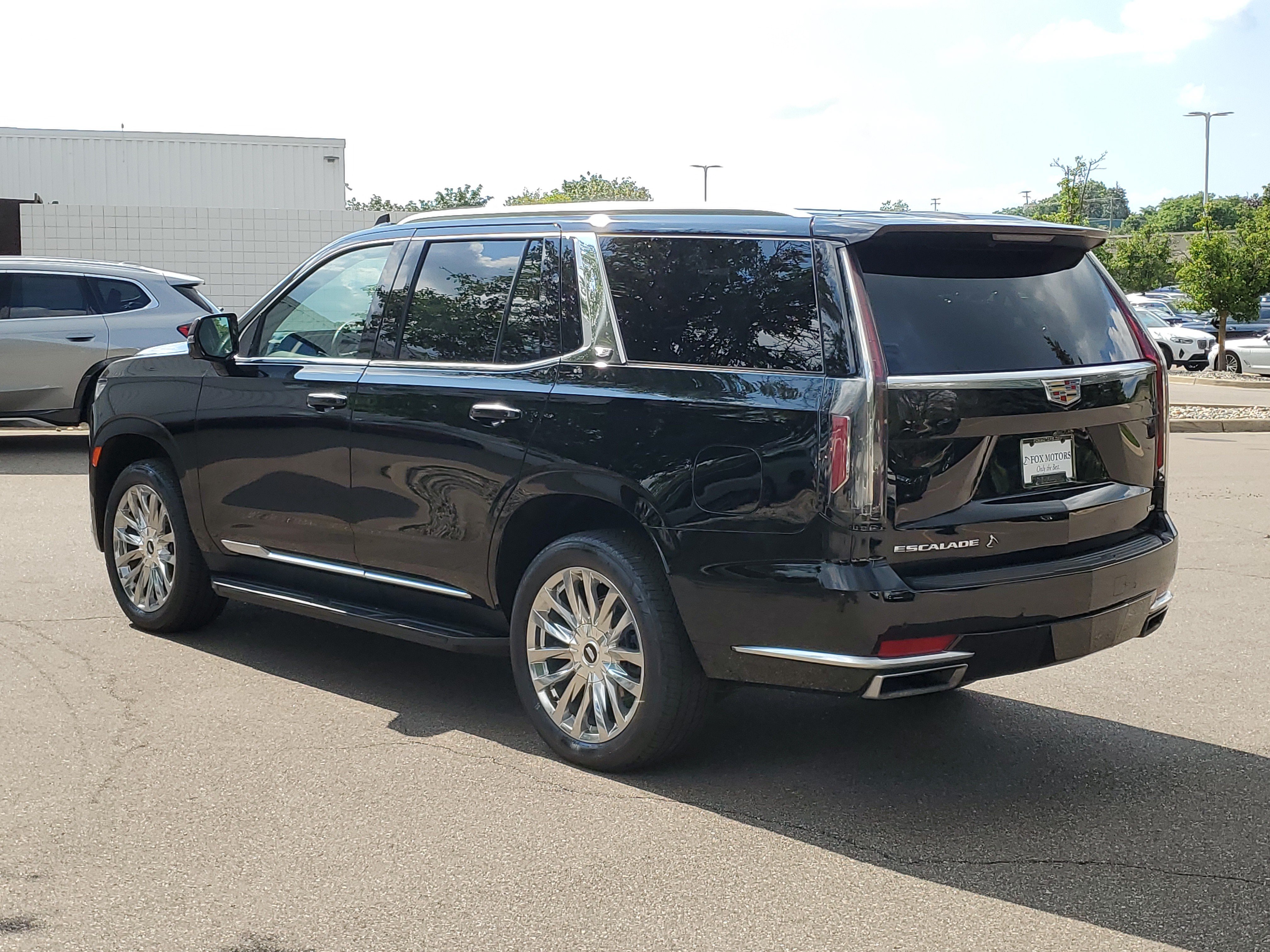 Used 2023 Cadillac Escalade Premium Luxury w/ Performance Package AWD/4WD image 4