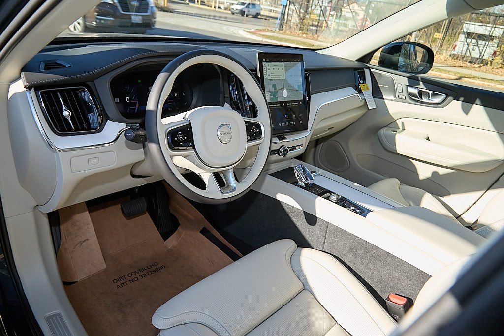 New 2026 Volvo XC60 B5 Ultra w/ Protection Package Premier image 11