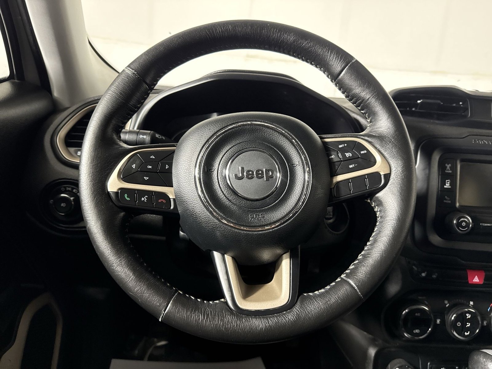 Used 2016 Jeep Renegade Limited image 16