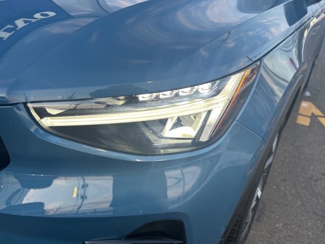 Certified 2025 Volvo XC40 B5 Plus image 8