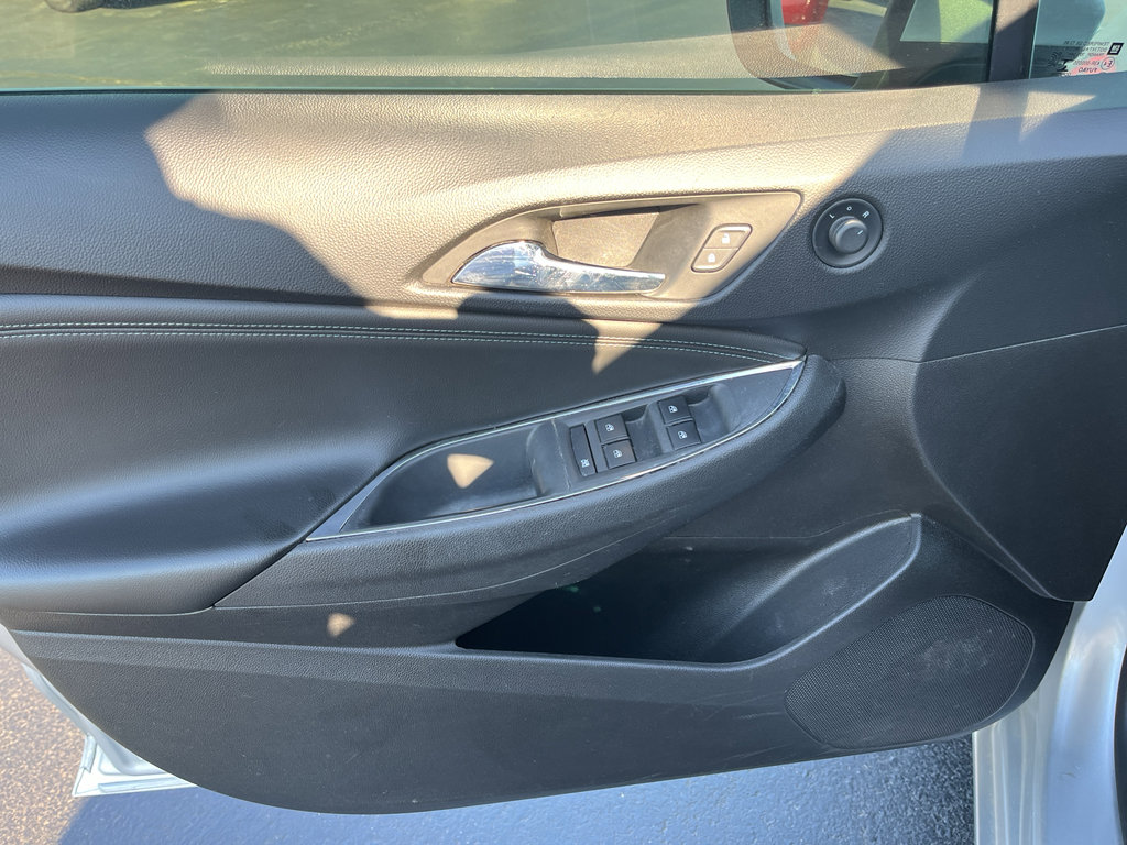 Used 2018 Chevrolet Cruze Premier FWD image 46