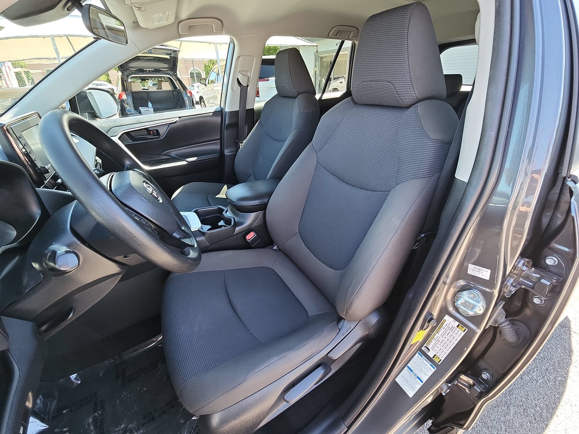 Used 2021 Toyota RAV4 LE AWD/4WD image 13