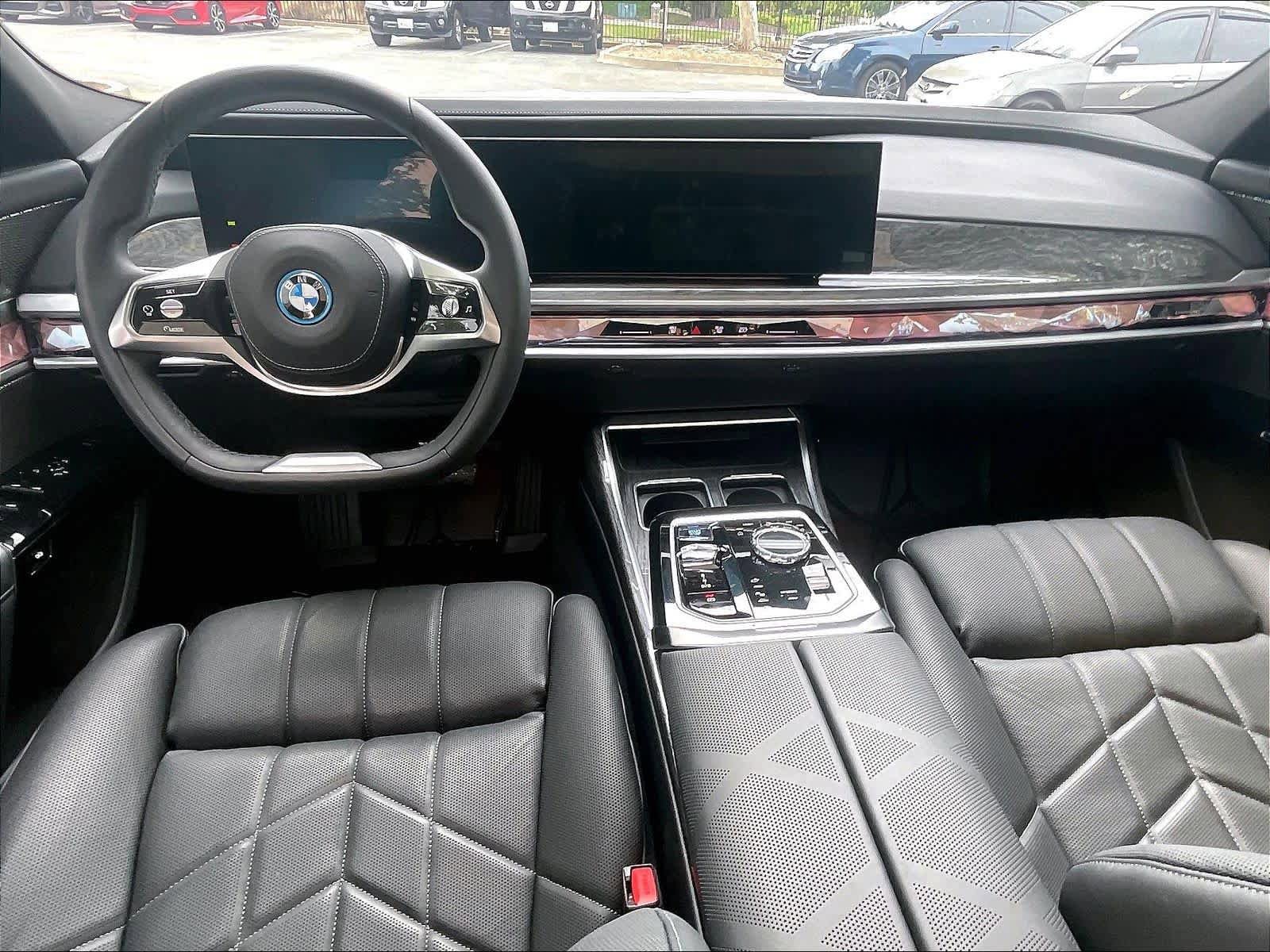 Certified 2024 BMW i7 xDrive60 AWD/4WD image 17