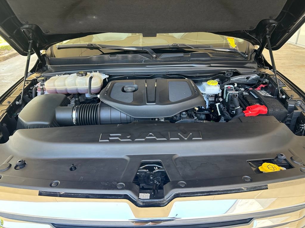 Used 2025 RAM 1500 Laramie AWD/4WD image 12