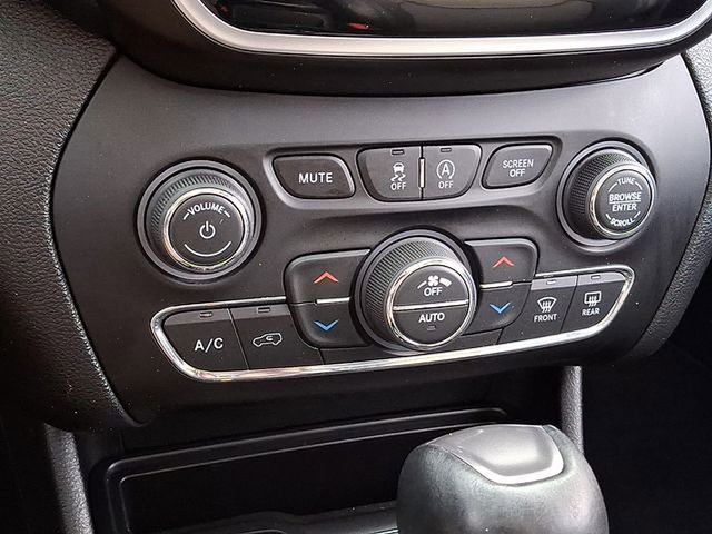 Used 2020 Jeep Cherokee Limited image 16