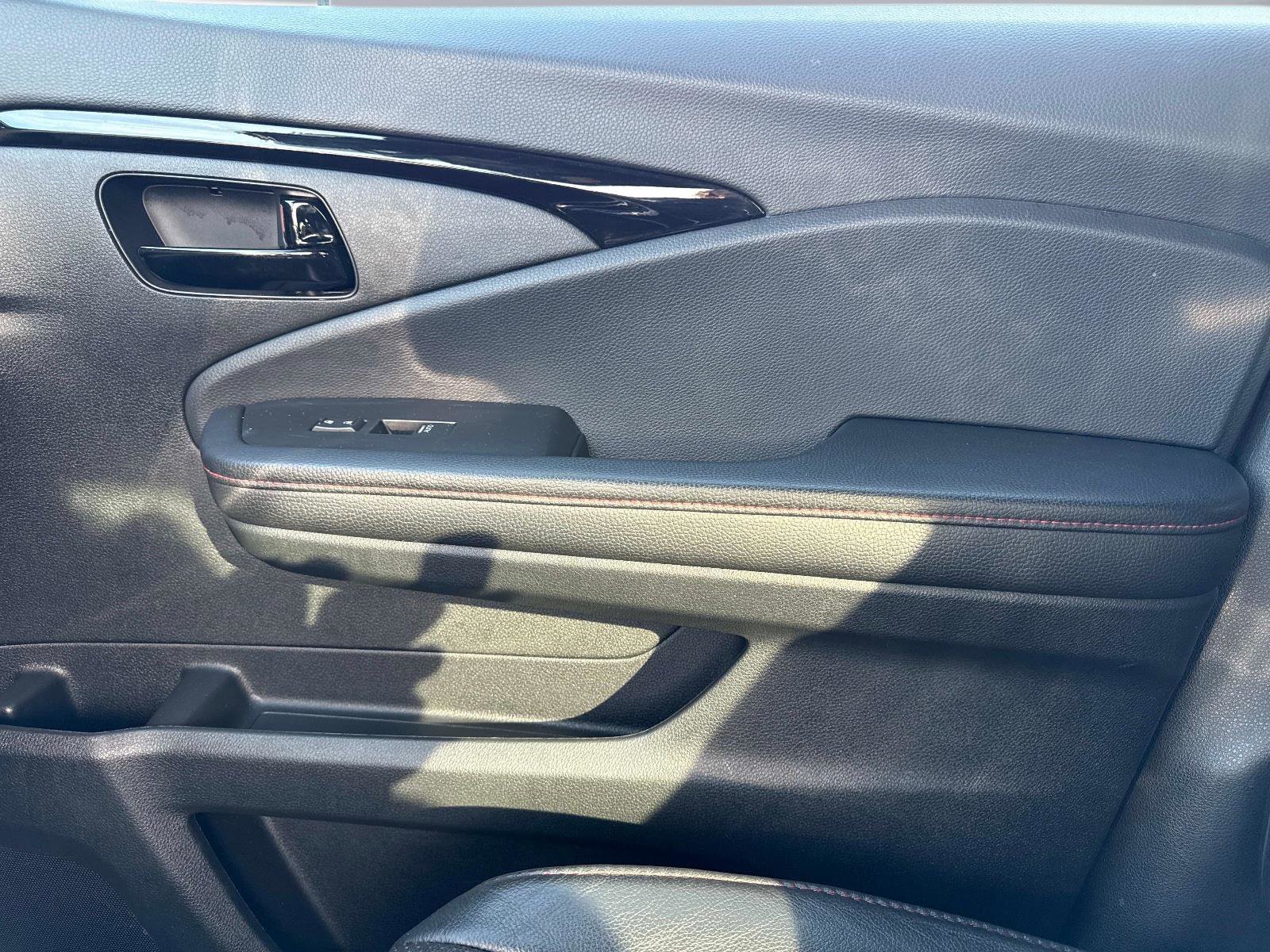 Certified 2025 Honda Passport Black Edition image 25