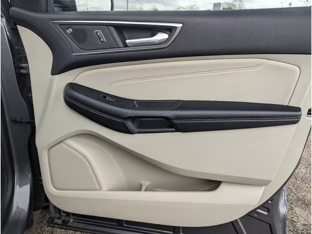 Used 2022 Ford Edge Titanium image 37