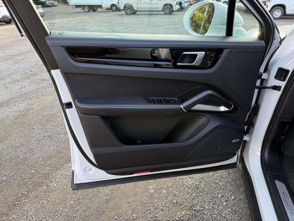 Used 2020 Porsche Cayenne Turbo image 12