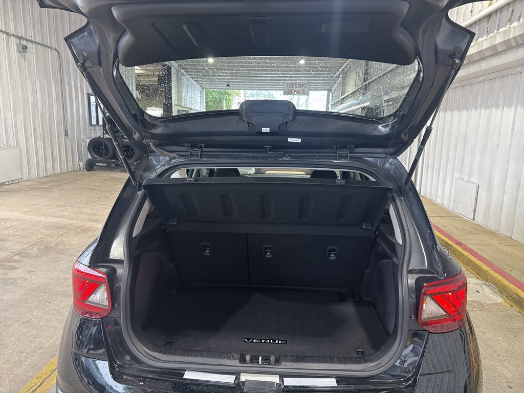 Used 2025 Hyundai Venue SE FWD image 5