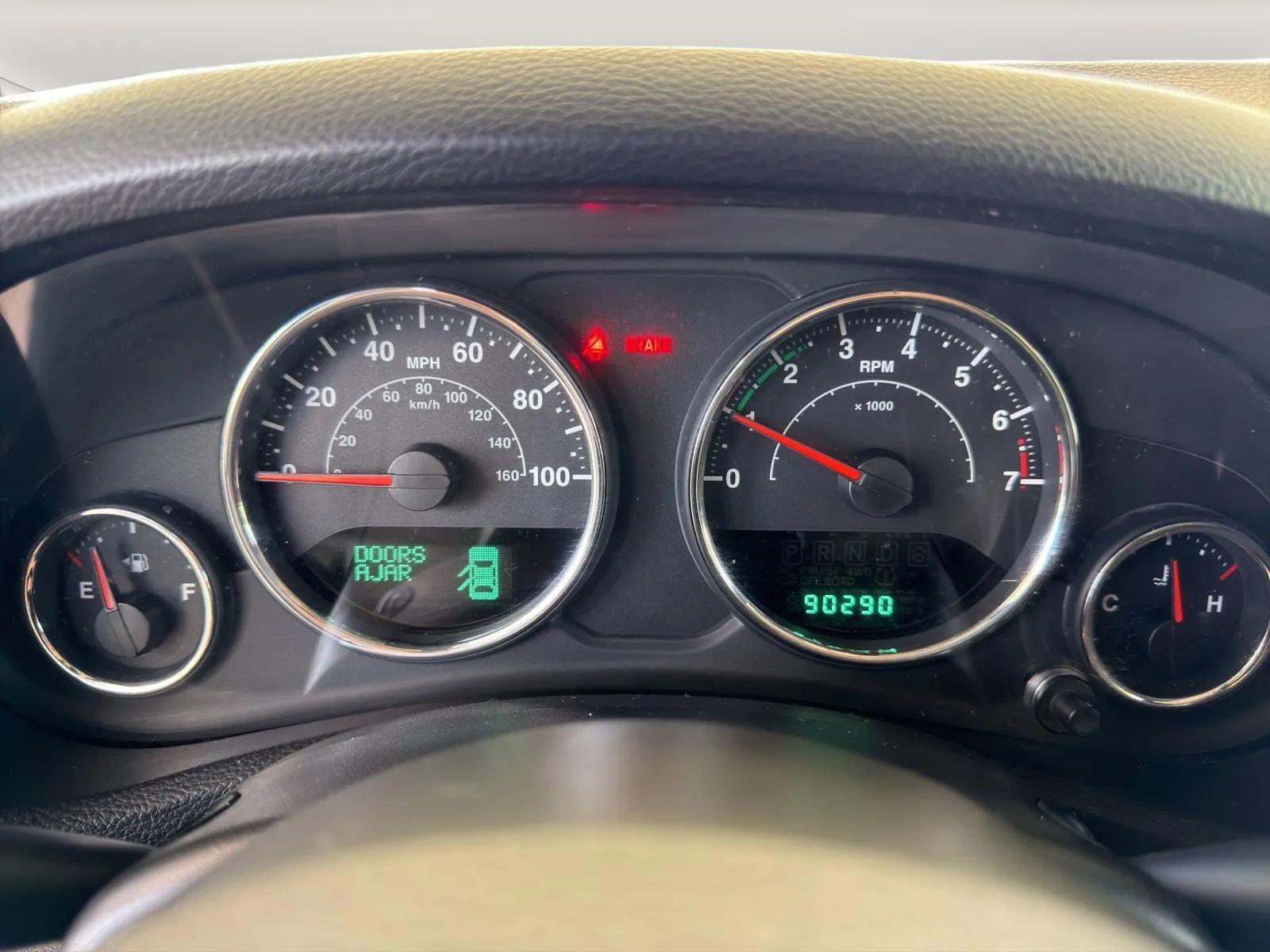 Used 2014 Jeep Wrangler Unlimited Sahara w/ Connectivity Group AWD/4WD image 11