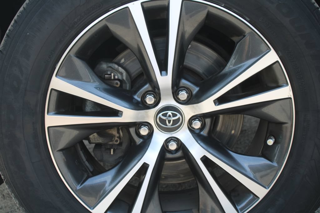 Used 2019 Toyota Highlander LE FWD image 17